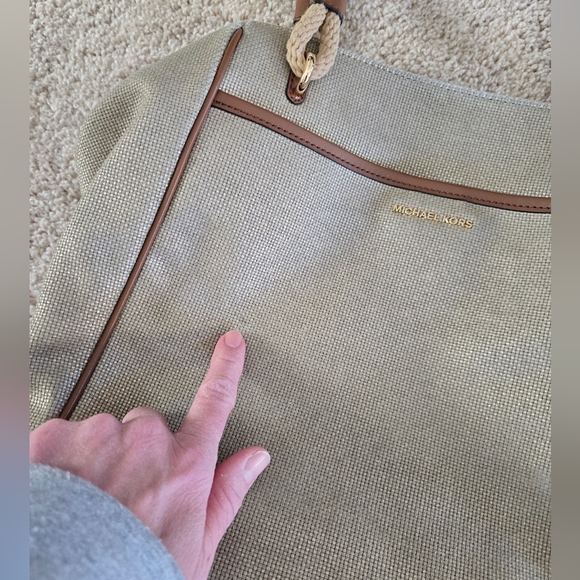 Michael Kors Large Purse Beige With Slight Shimmer Rope Handle Canvas Handbag - Picture 4 of 16